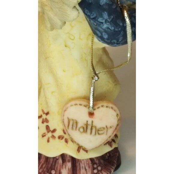 Vintage 1996 Angel Holding Baby Mother Figurine Brown Hair Freckles Statue Folk - Picture 7 of 8